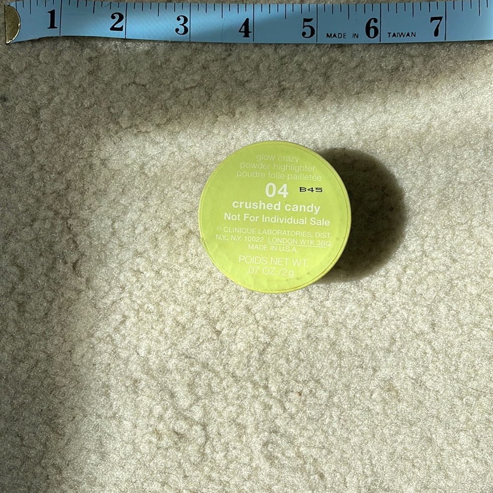 Clinique “Crushed Candy” Glow Crazy Highlighter